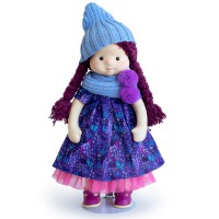 кукла Тиана в шапочке и шарфе